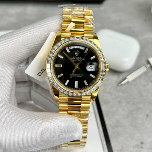 Rolex Day-Date 40 228398TBR wrapped yellow gold 18k and Baguette moissanite bezel - Image 5